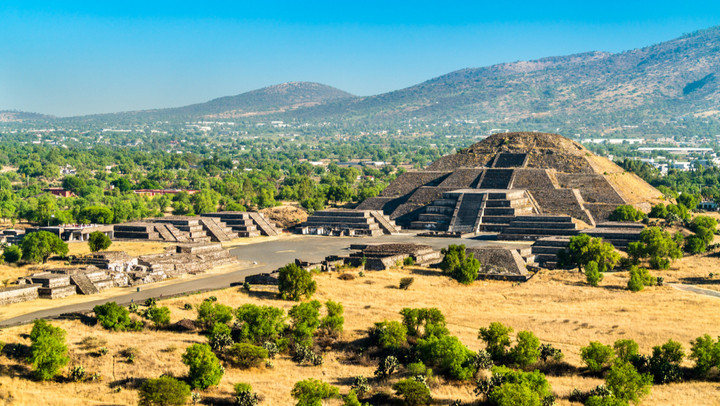 View of the Avenue of the Dead and the Pyramid of the Moon (Teotihuacan)
