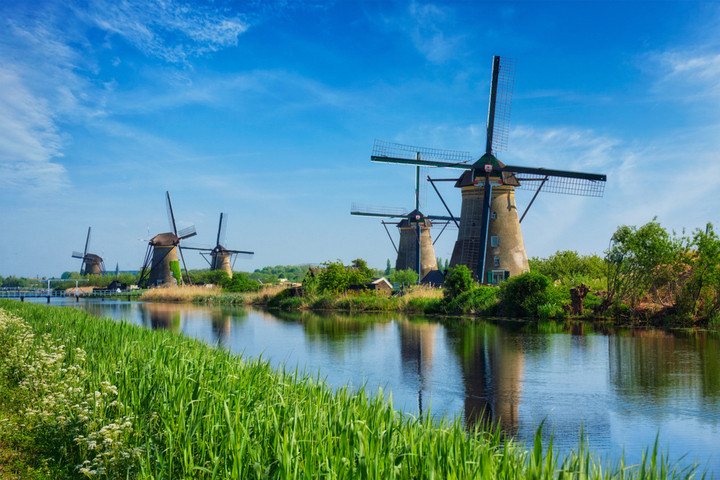Picture of the Kinderdijk windmills